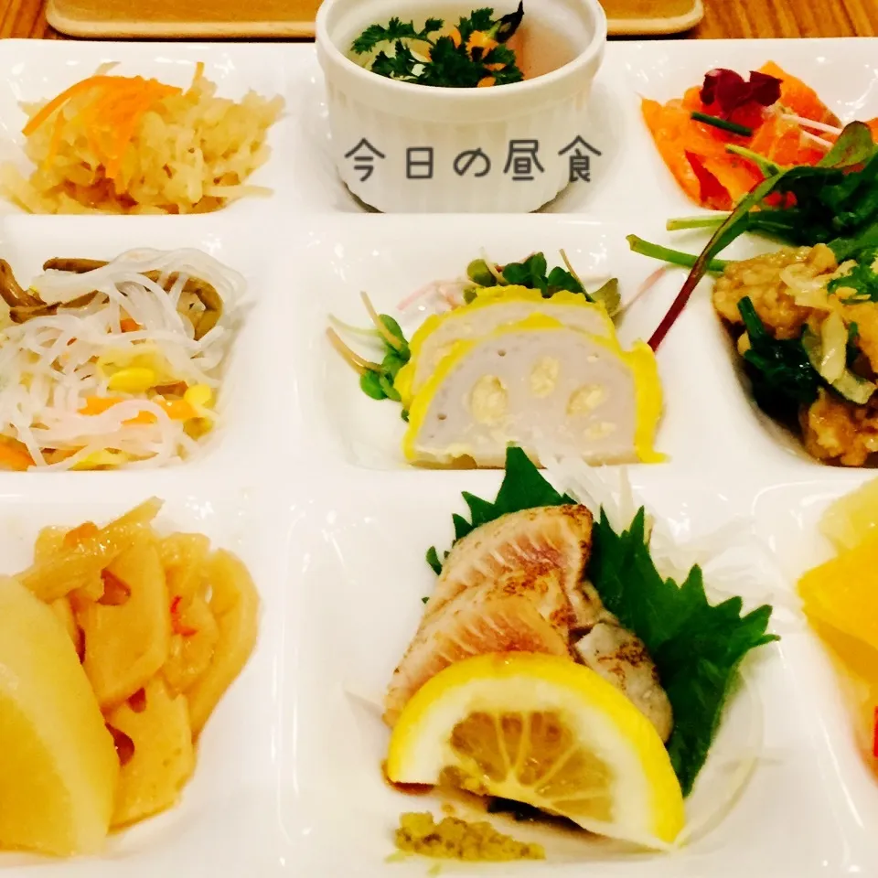 Snapdishの料理写真:常備菜集まれ！冷蔵庫整理のお昼ごはん|Tomokoさん