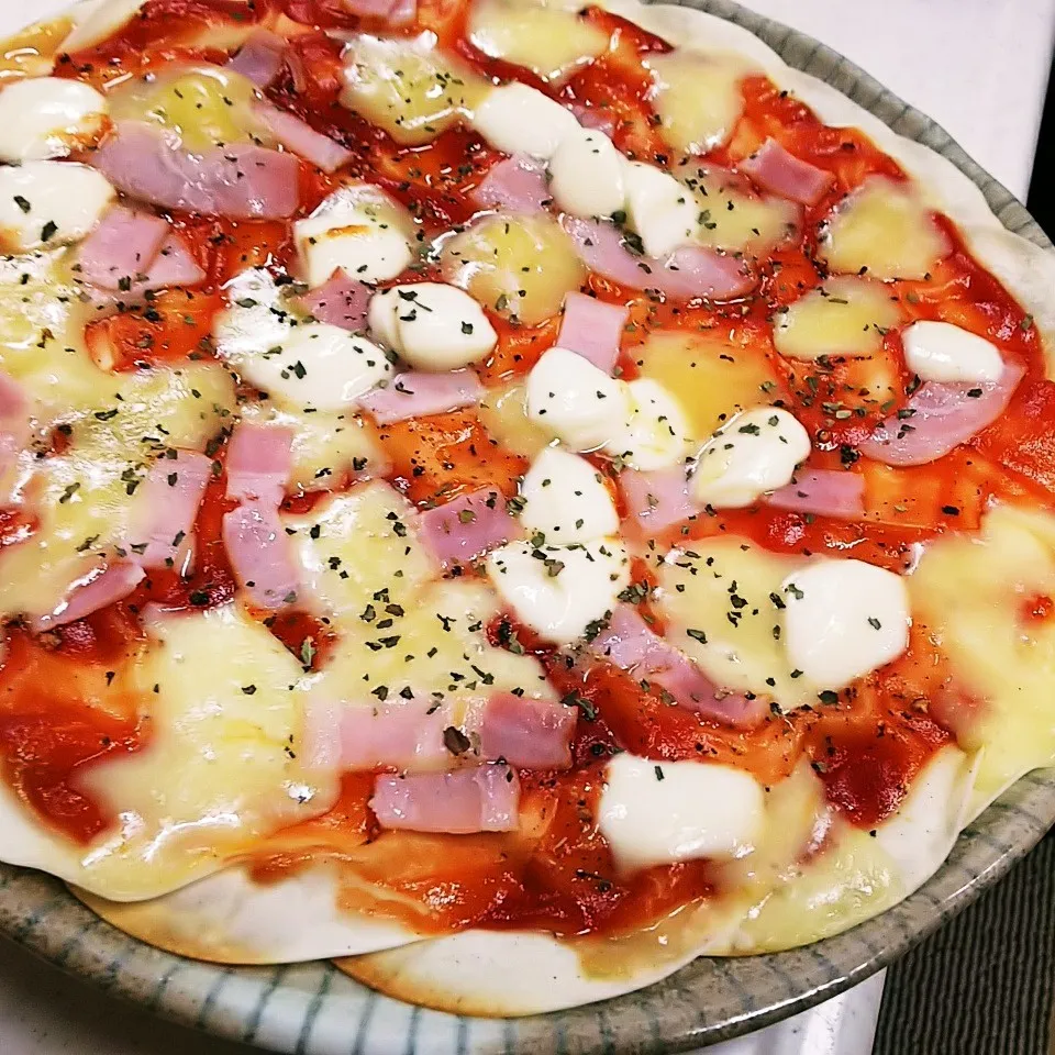 簡単🍕餃子の皮でパリパリピザ🍕|薪clubさん