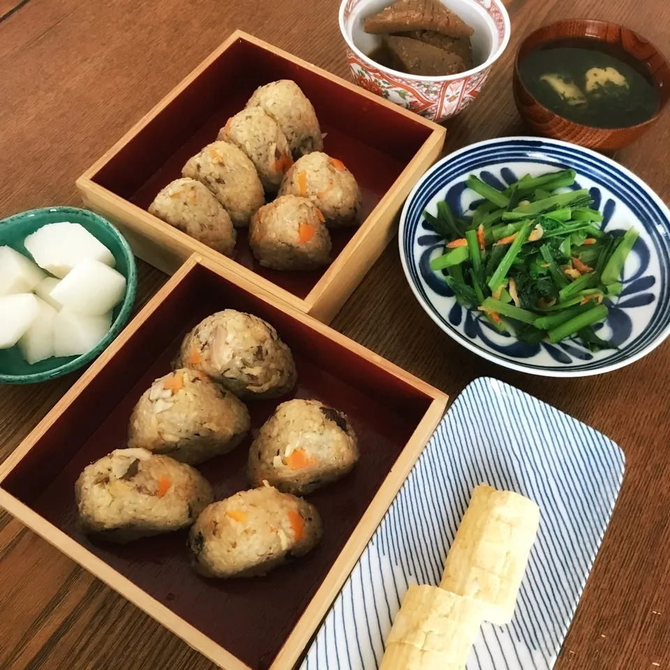 鯖缶炊き込みご飯おにぎり|かずぴょんさん