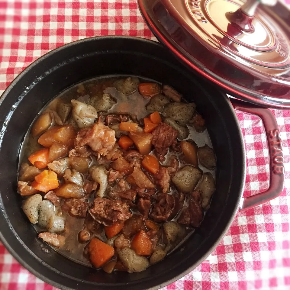 STAUBで牛すじの煮込み♪|みおさん