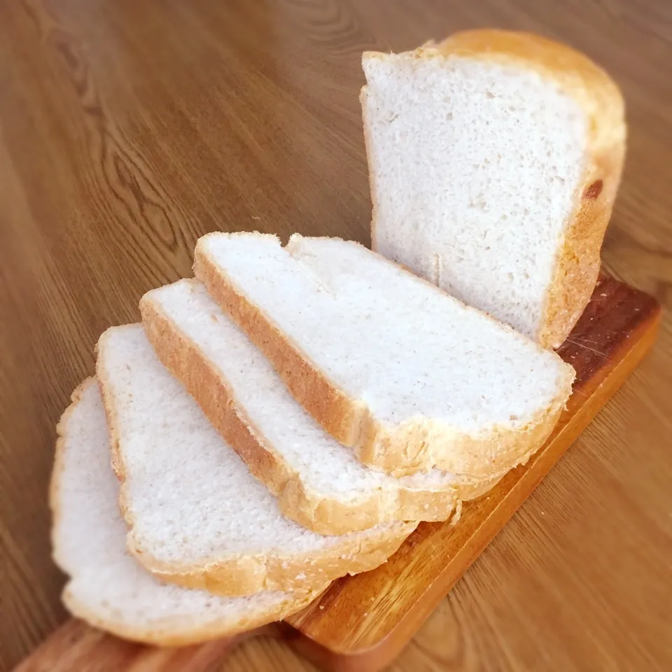 自家製甘酒入り🍀「全粒粉食パン」|かずぴょんさん