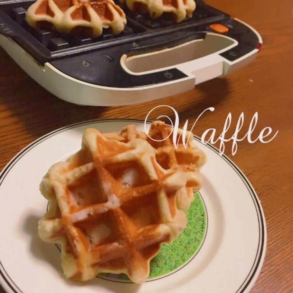 Snapdishの料理写真:焼きたて～♬　ベルギーワッフル（クリチ入り）|かずぴょんさん