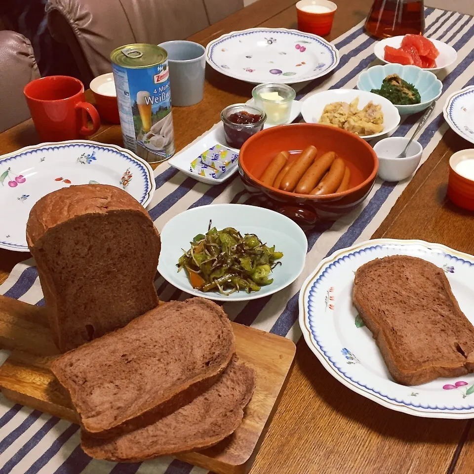 ほろ苦〜焼きたて「ココア食パン」で朝ごはん|かずぴょんさん