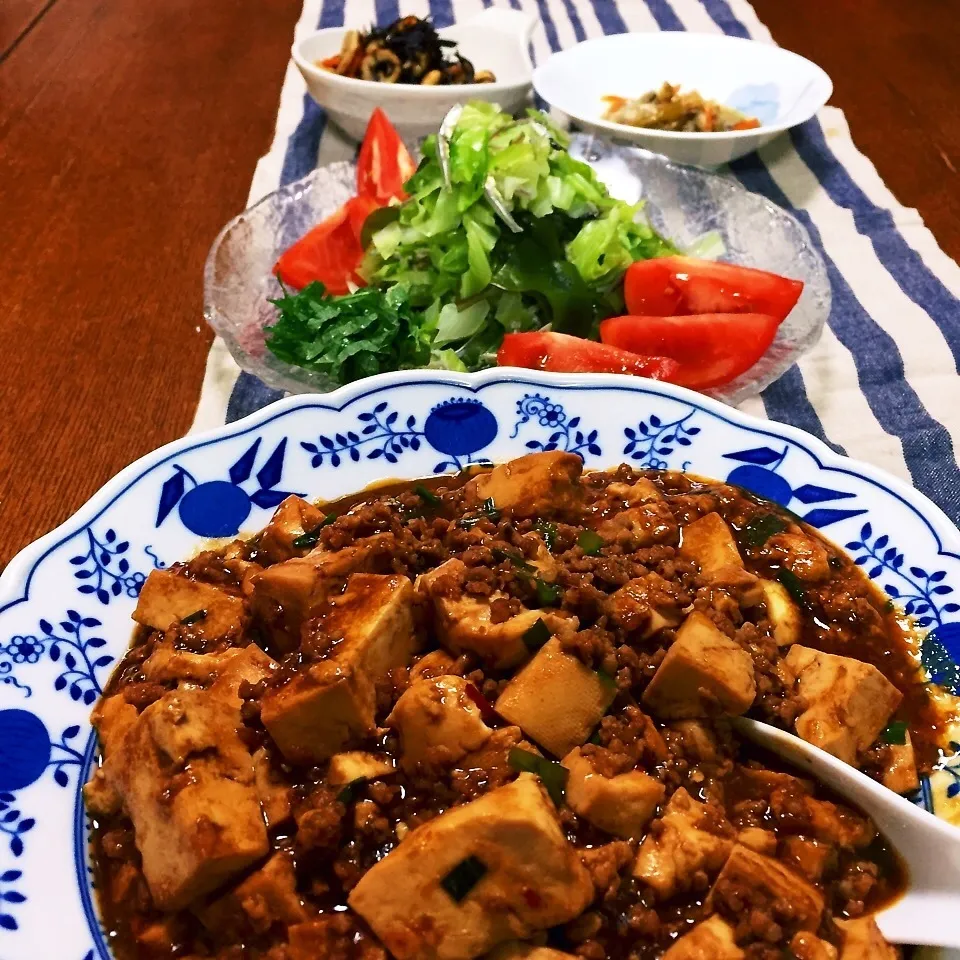 Snapdishの料理写真:麻婆豆腐の夕食|かずぴょんさん