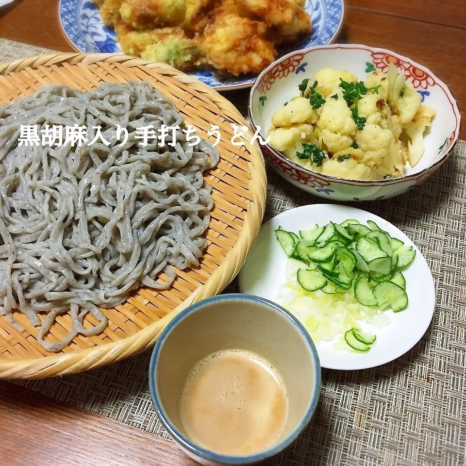 黒ごま入り手打ちうどん|かずぴょんさん