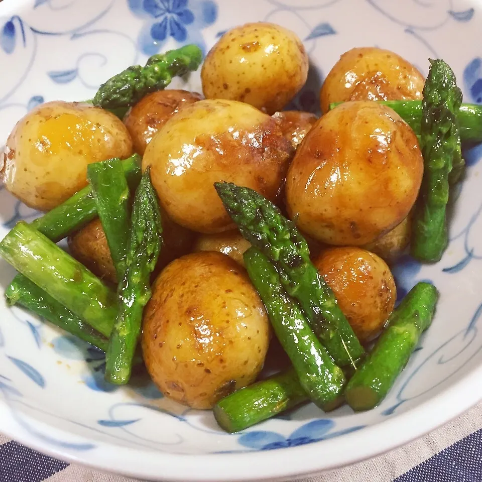 アスパラと新じゃがの揚げ煮|かずぴょんさん