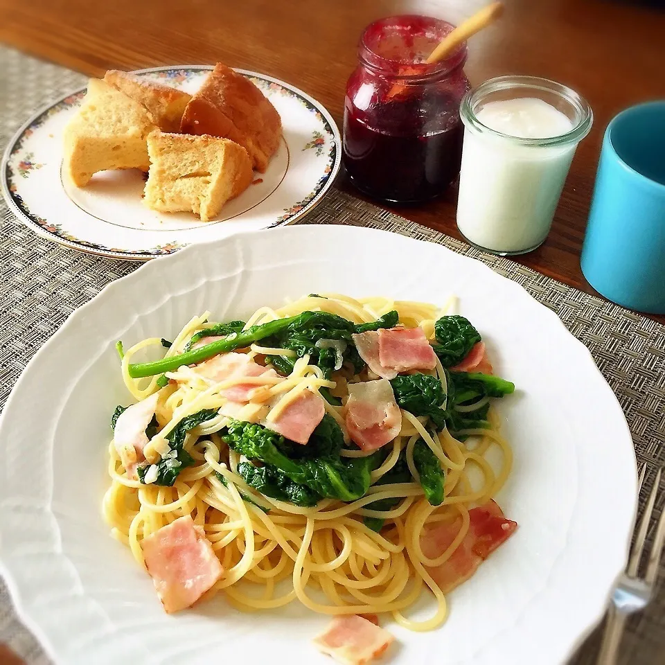 Snapdishの料理写真:春〜♪菜の花とベーコンのペペロンチーノ|かずぴょんさん