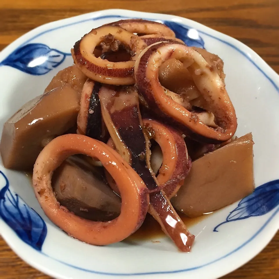 スルメイカと里芋の煮物|かずぴょんさん