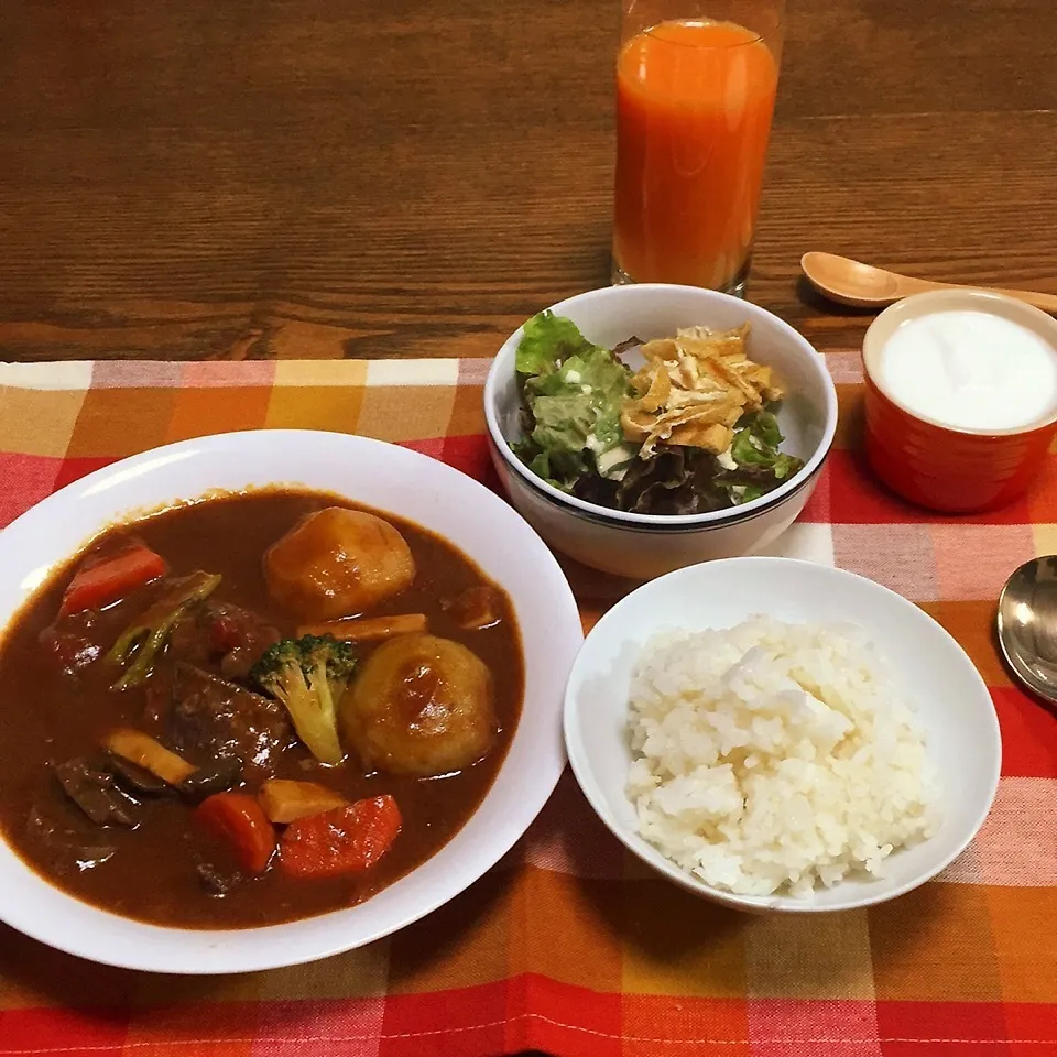 ビーフシチューの夕飯|かずぴょんさん