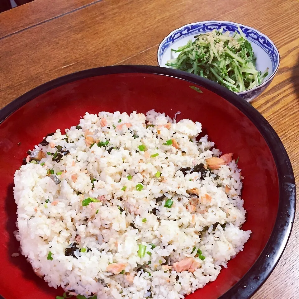 Snapdishの料理写真:鮭 たらこ ワカメ じゃこの炊込み御飯|かずぴょんさん