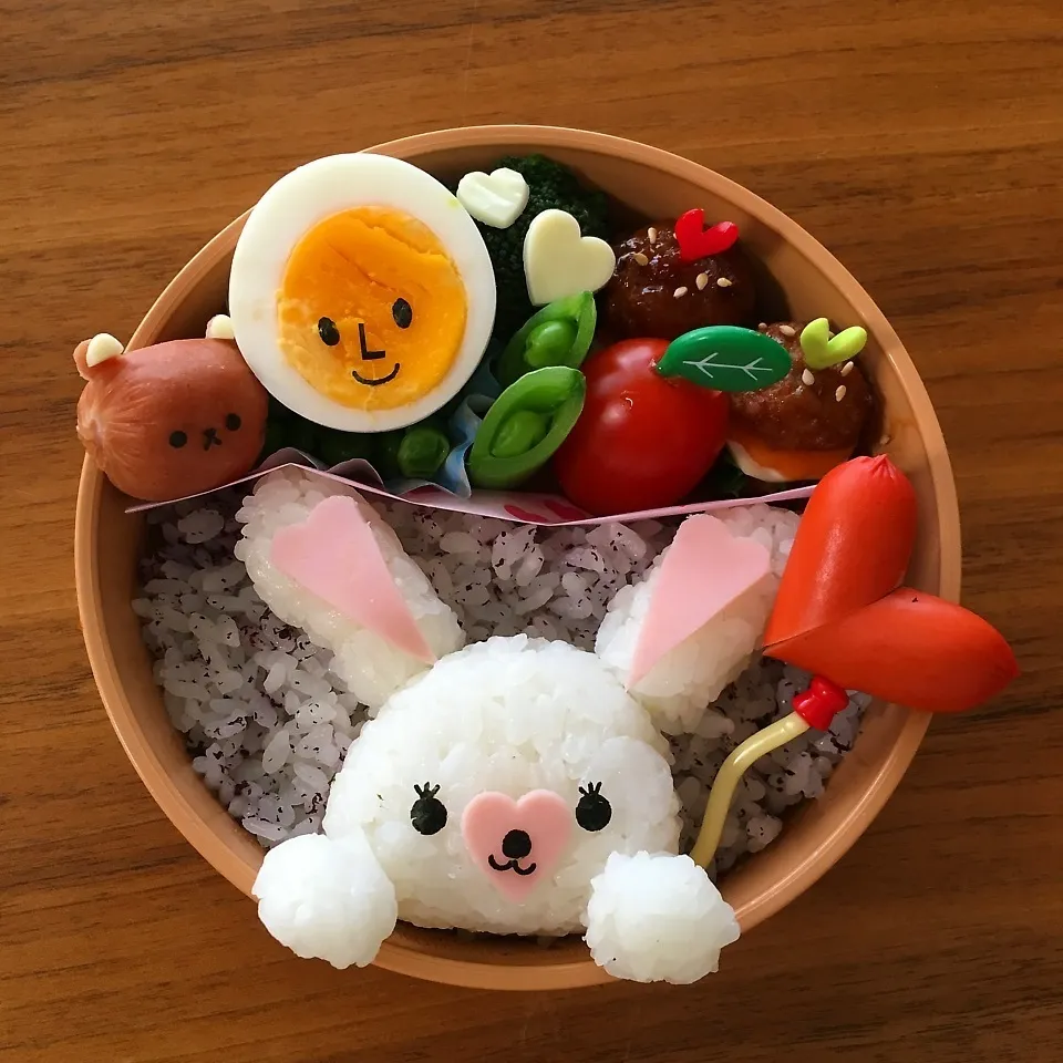 うさぎのモフィとお月さまとリー バレンタイン弁当|よしこ虫さん