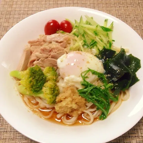 Snapdishの料理写真:温玉のせ冷たいうどん|かずぴょんさん