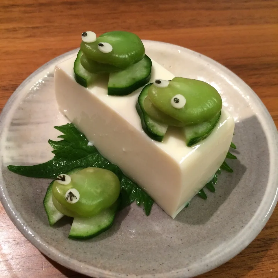 Snapdishの料理写真:空豆カエルの冷奴|よしこ虫さん