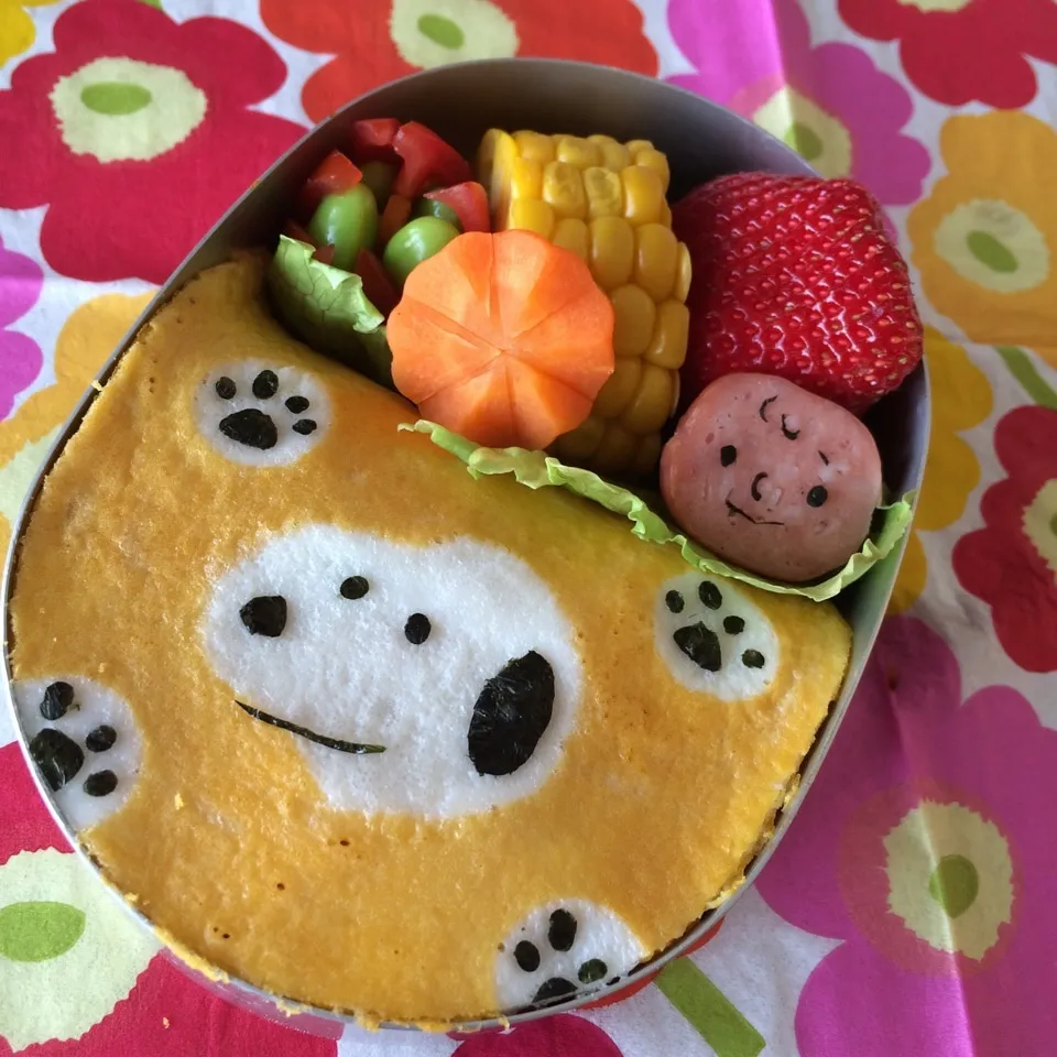 Snapdishの料理写真:スヌーピーオムライス キャラ弁|よしこ虫さん