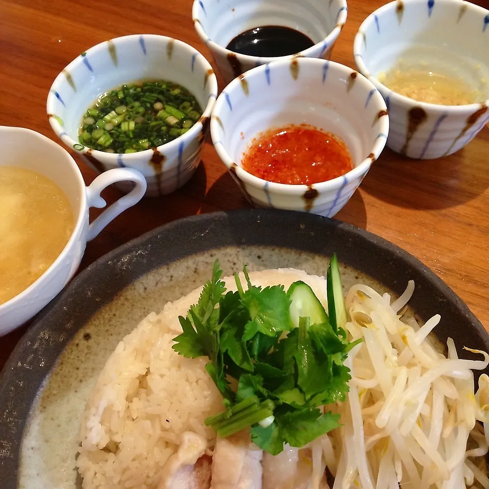 Snapdishの料理写真:シンガポールチキンライス 海南鶏飯|よしこ虫さん