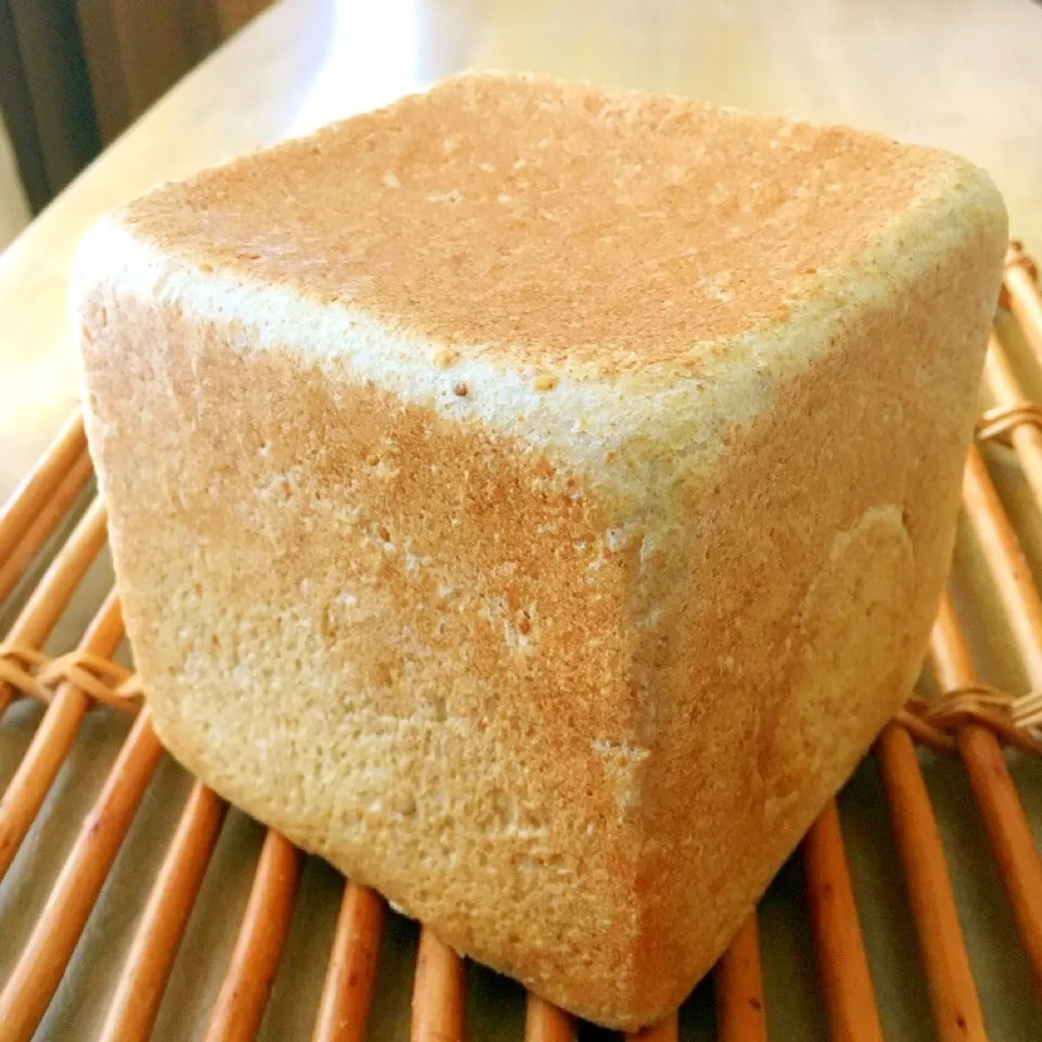 【角食部】ごま入り胚芽食パン|9421beruさん