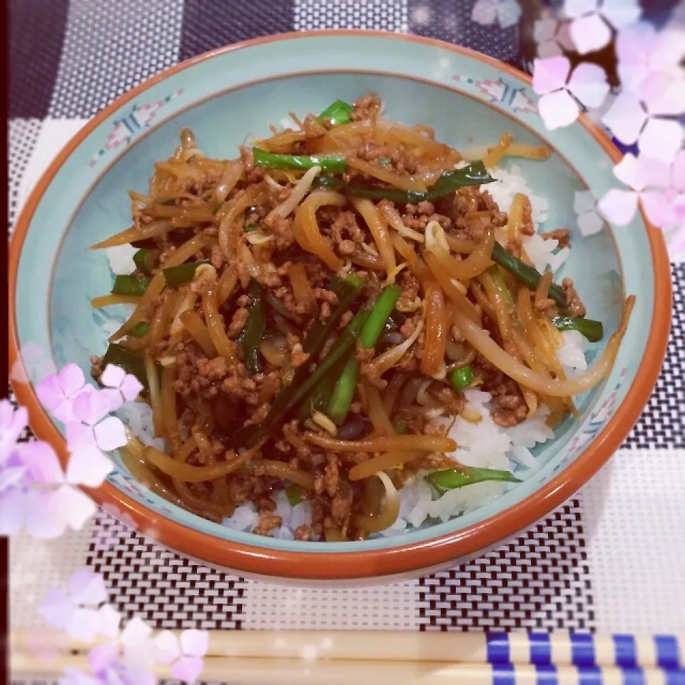 Snapdishの料理写真:はるはる♡さんの♡もやしとニラの肉味噌丼♡|*ark7*さん