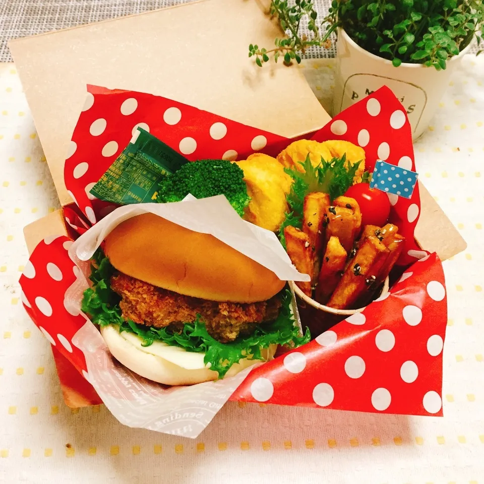 Snapdishの料理写真:娘カツバーガー🍔弁当♪|れもんてぃさん