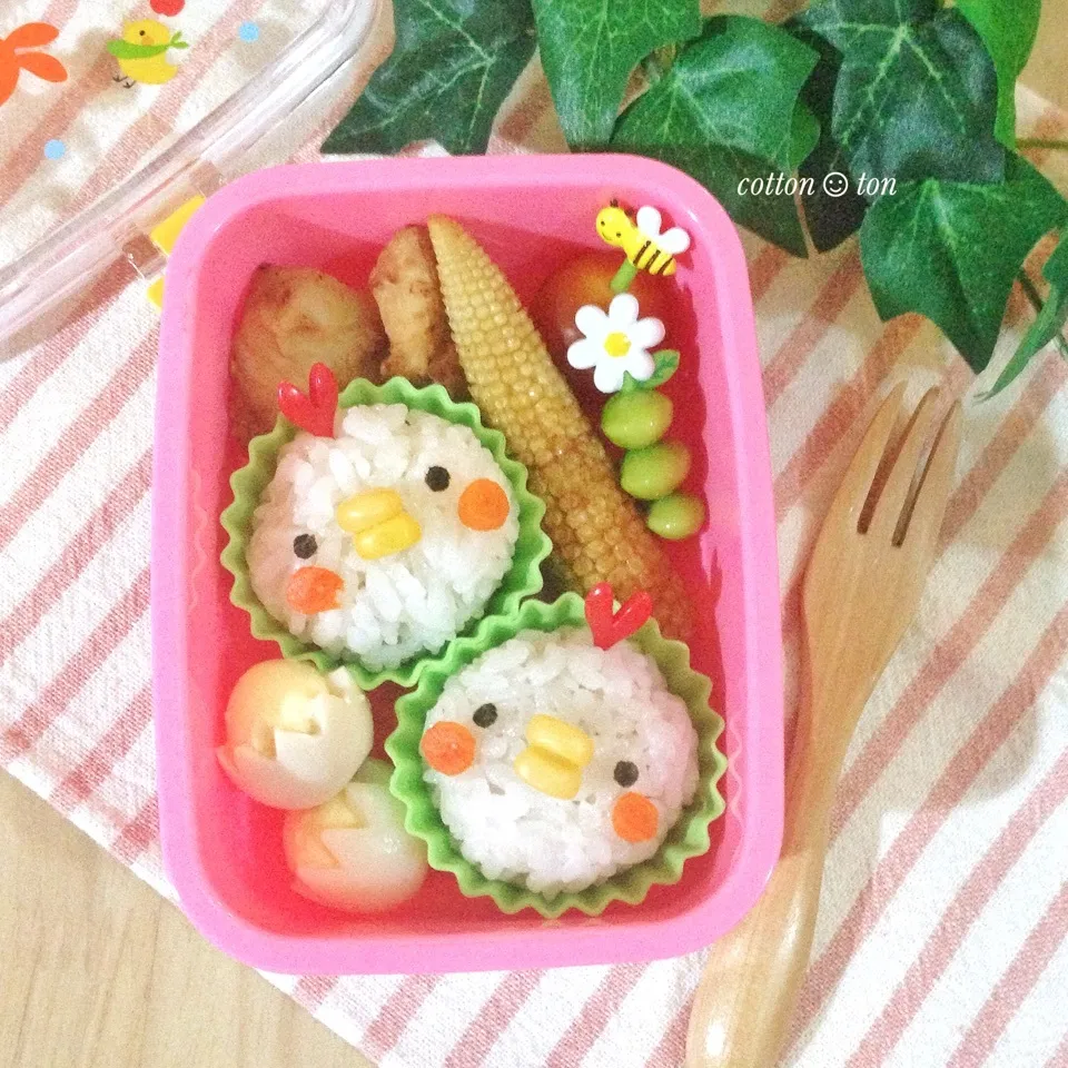 Snapdishの料理写真:簡単☆にわとりさん弁当持っていってらっしゃい♡(キャラ弁)|こっとんとんさん