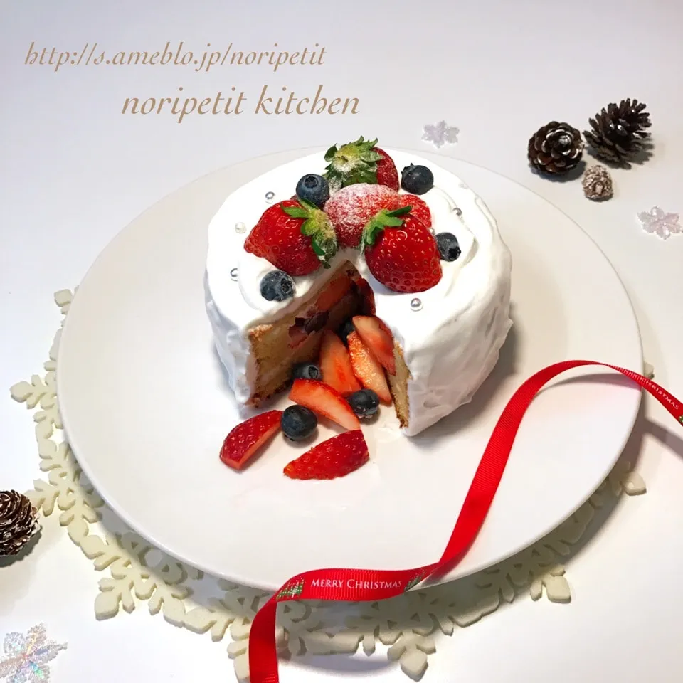 Snapdishの料理写真:中身は⁉︎サプライズ感が楽しい♡かくれんぼケーキ|noripetit(のりP)さん