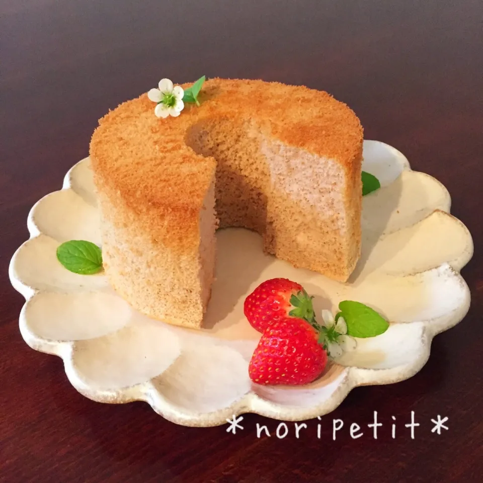 ノンオイル・全卵deふわふわ♡春色いちごシフォンケーキ♡|noripetit(のりP)さん