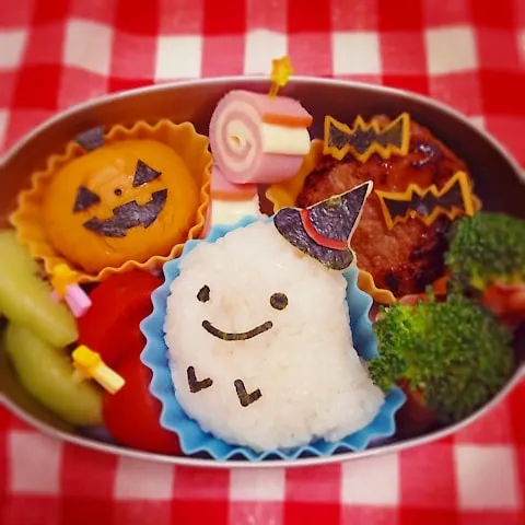 Snapdishの料理写真:簡単♪ハロウィンおばけちゃんおにぎり弁当|こっとんとんさん