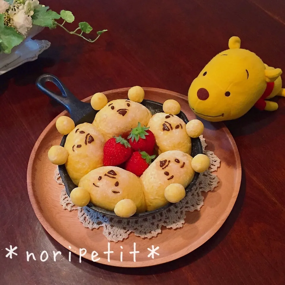 Snapdishの料理写真:捏ねずレンジ発酵de時短♡プーさんカボチャクリームちぎりパン|noripetit(のりP)さん