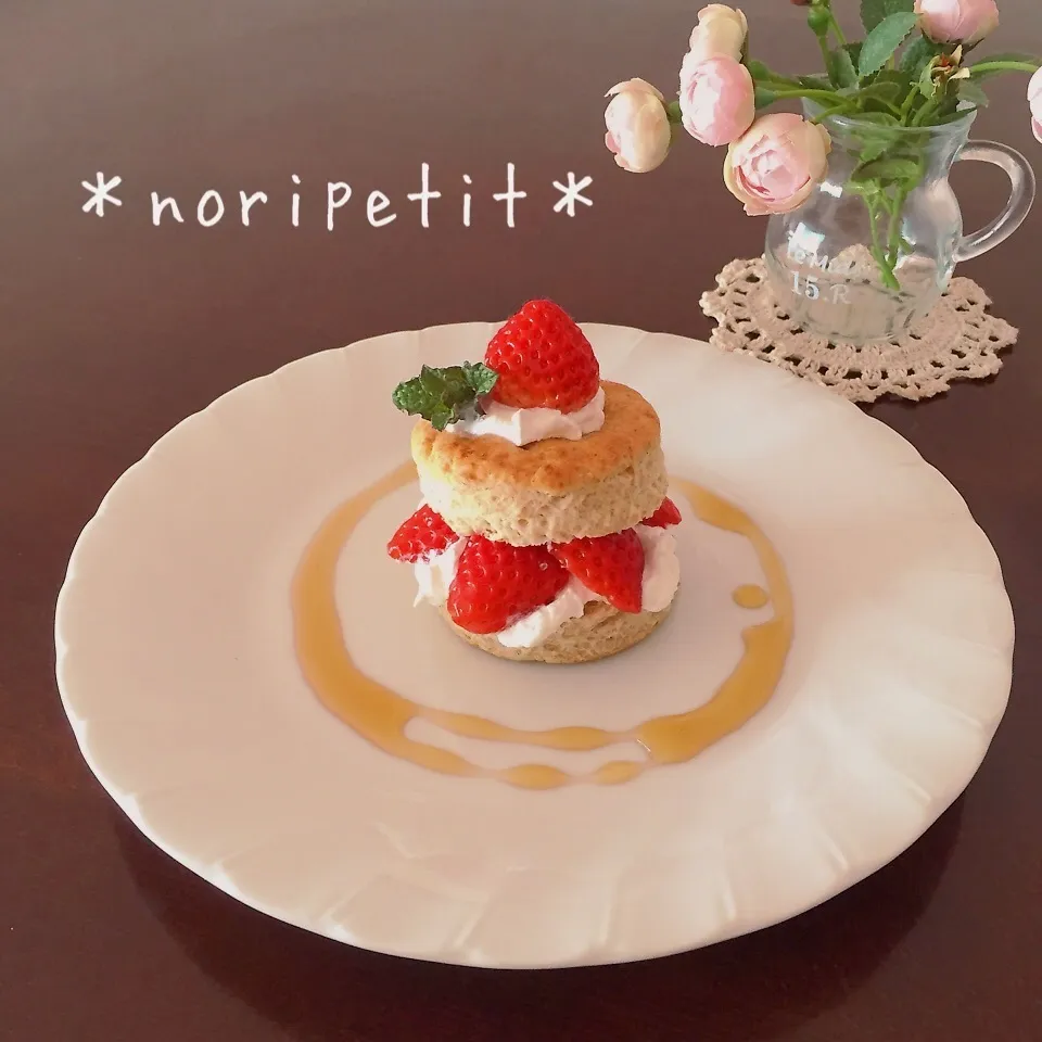 Snapdishの料理写真:人気のホットビスケットサンド♡ストロベリーショートケーキ♡|noripetit(のりP)さん