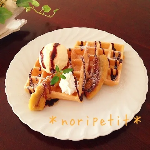 Snapdishの料理写真:サックサク♪アメリカンワッフル♡チョコ&キャラメルバナナ|noripetit(のりP)さん