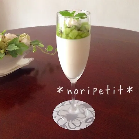 火を使わず簡単kiriとヨーグルトdeレアチーズキウイソース|noripetit(のりP)さん