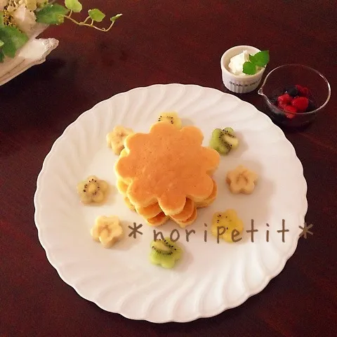 お花いっぱい〜ふわふわパンケーキ de ブランチ♡|noripetit(のりP)さん