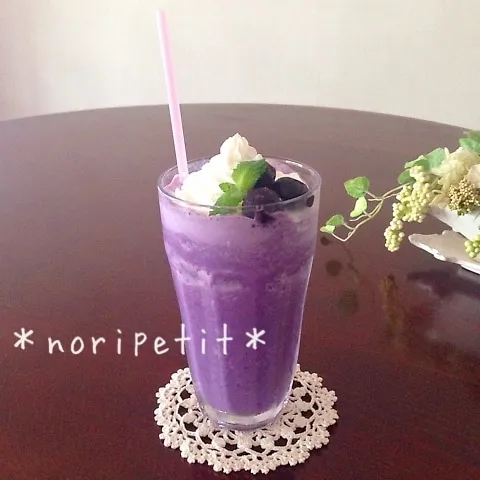 Snapdishの料理写真:1分で簡単ひんや〜り♡うまぁ〜いブルーベリーフラペチーノ♡|noripetit(のりP)さん