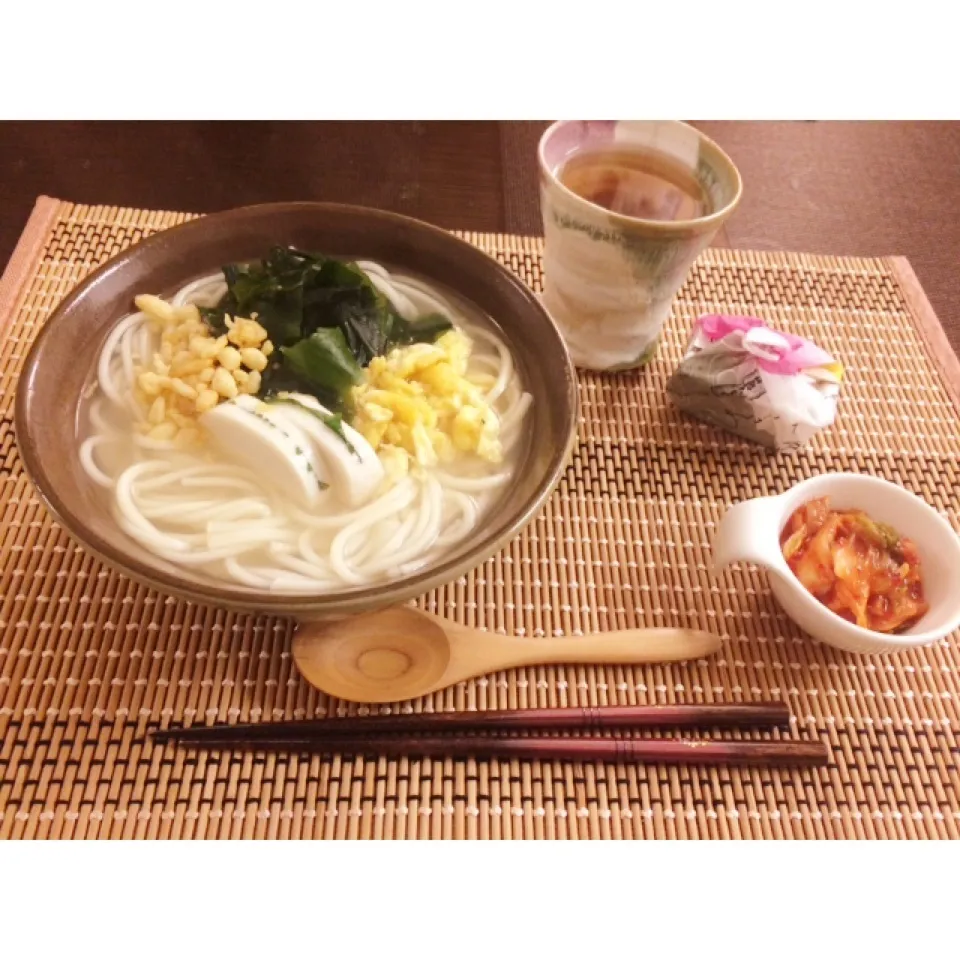 Snapdishの料理写真:わかめうどん|うたままさん