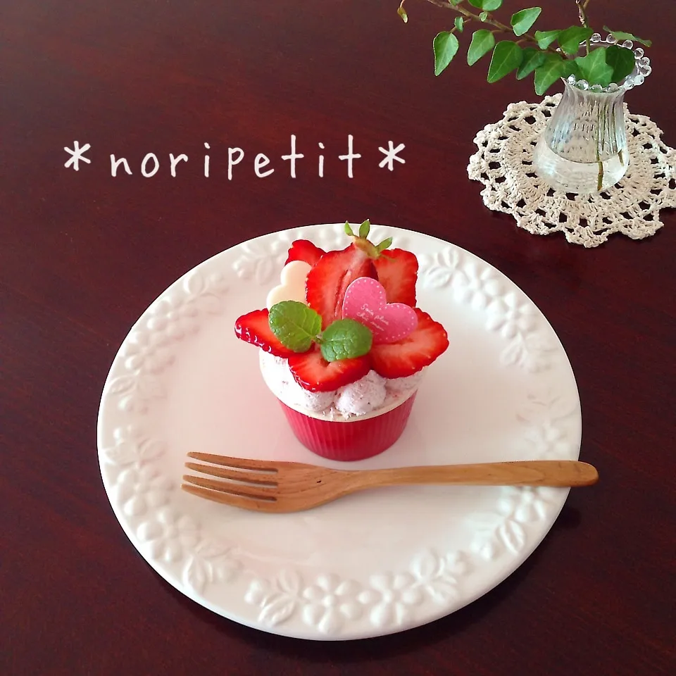 Snapdishの料理写真:焼くまで5分♡簡単カップケーキ いちごデコレーションver♡|noripetit(のりP)さん