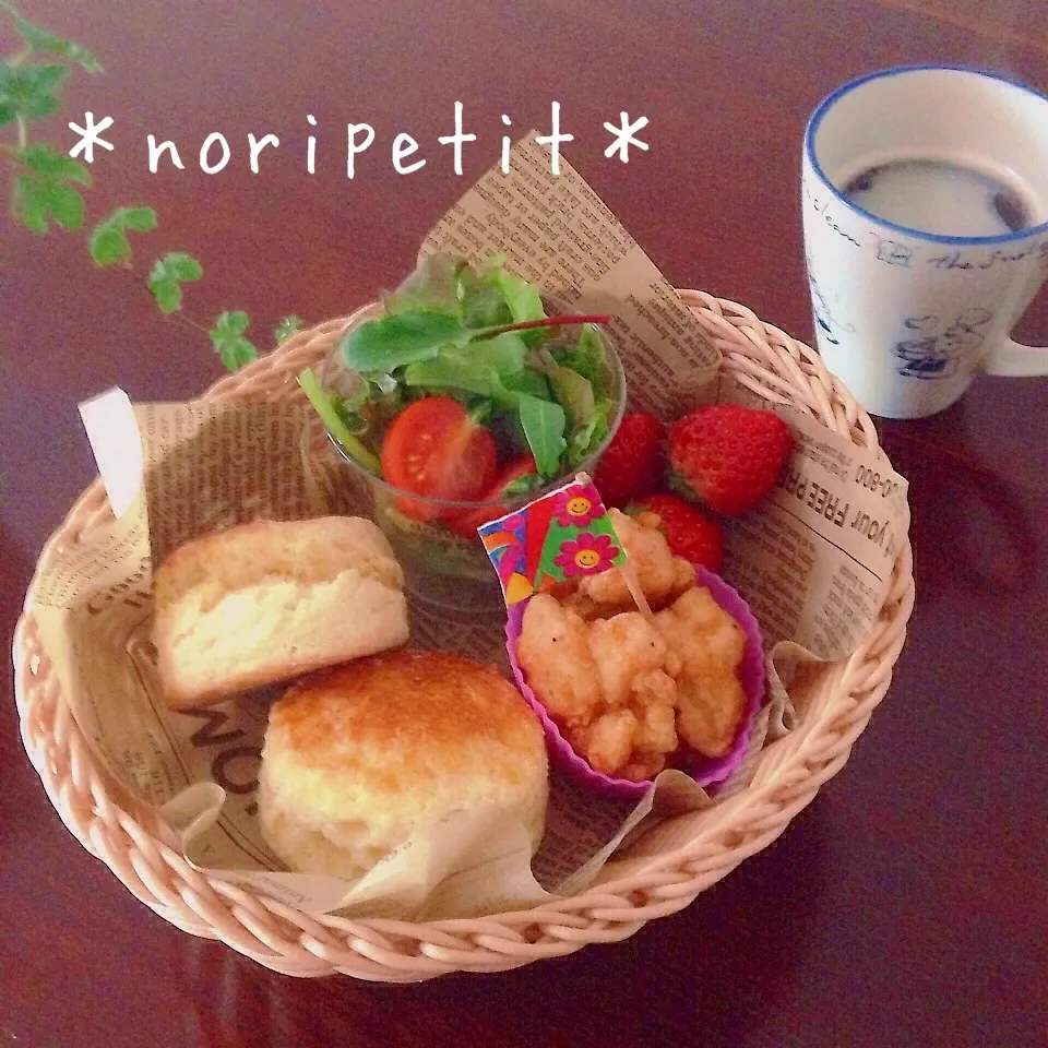 Snapdishの料理写真:焼きたて♡ホットビスケット&からあげ君deランチバスケット♡|noripetit(のりP)さん