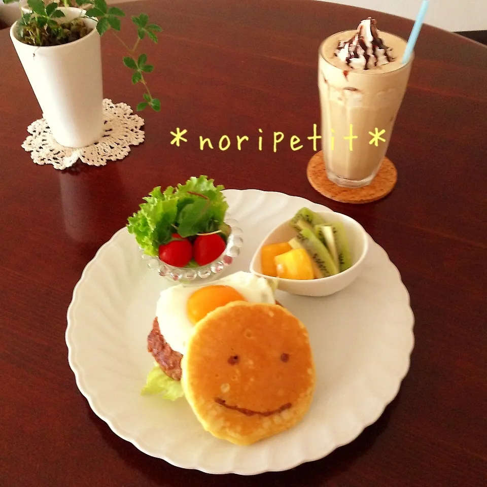 PANCAKEDAYS風ロコモコパンケーキ♡フラペチーノ付き|noripetit(のりP)さん