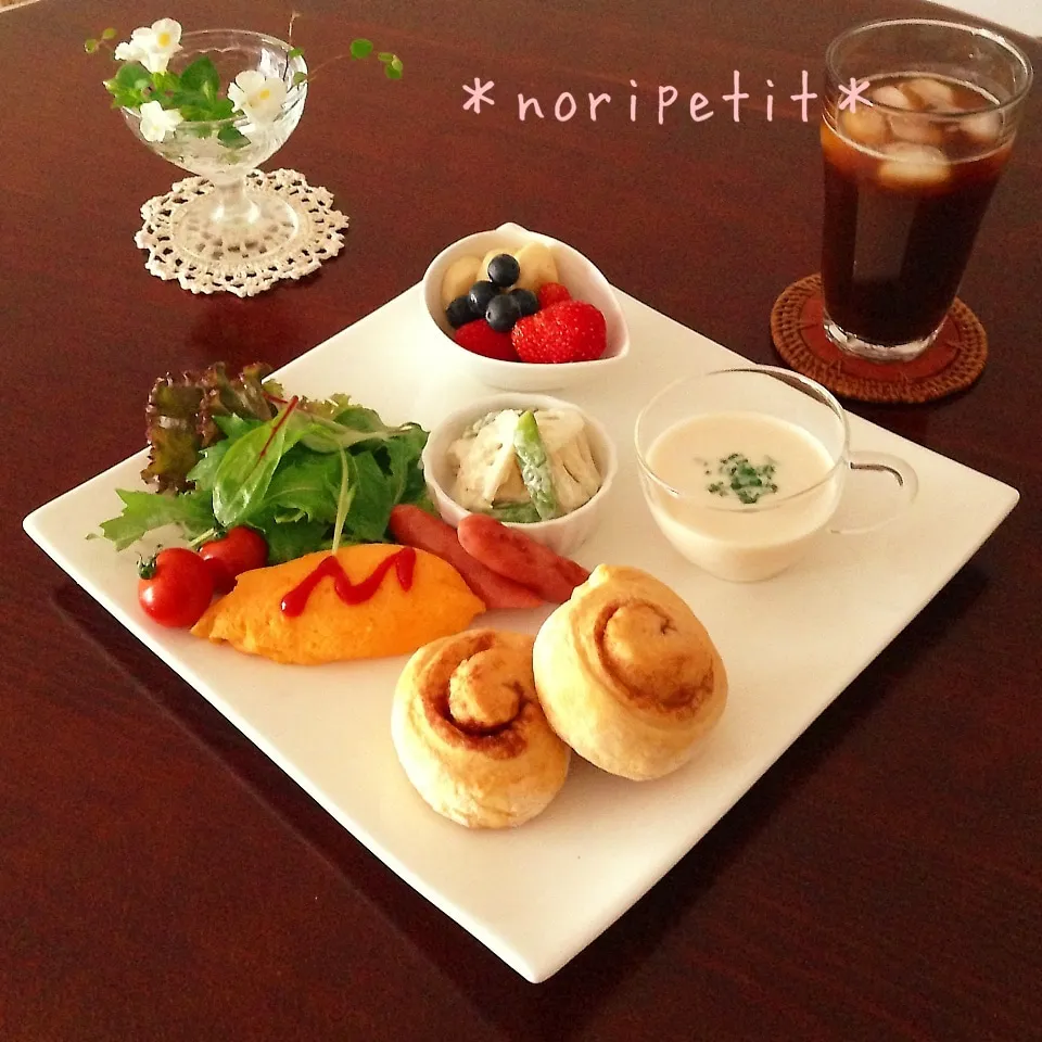 Snapdishの料理写真:ミニシナモンロールdeワンプレート♪|noripetit(のりP)さん