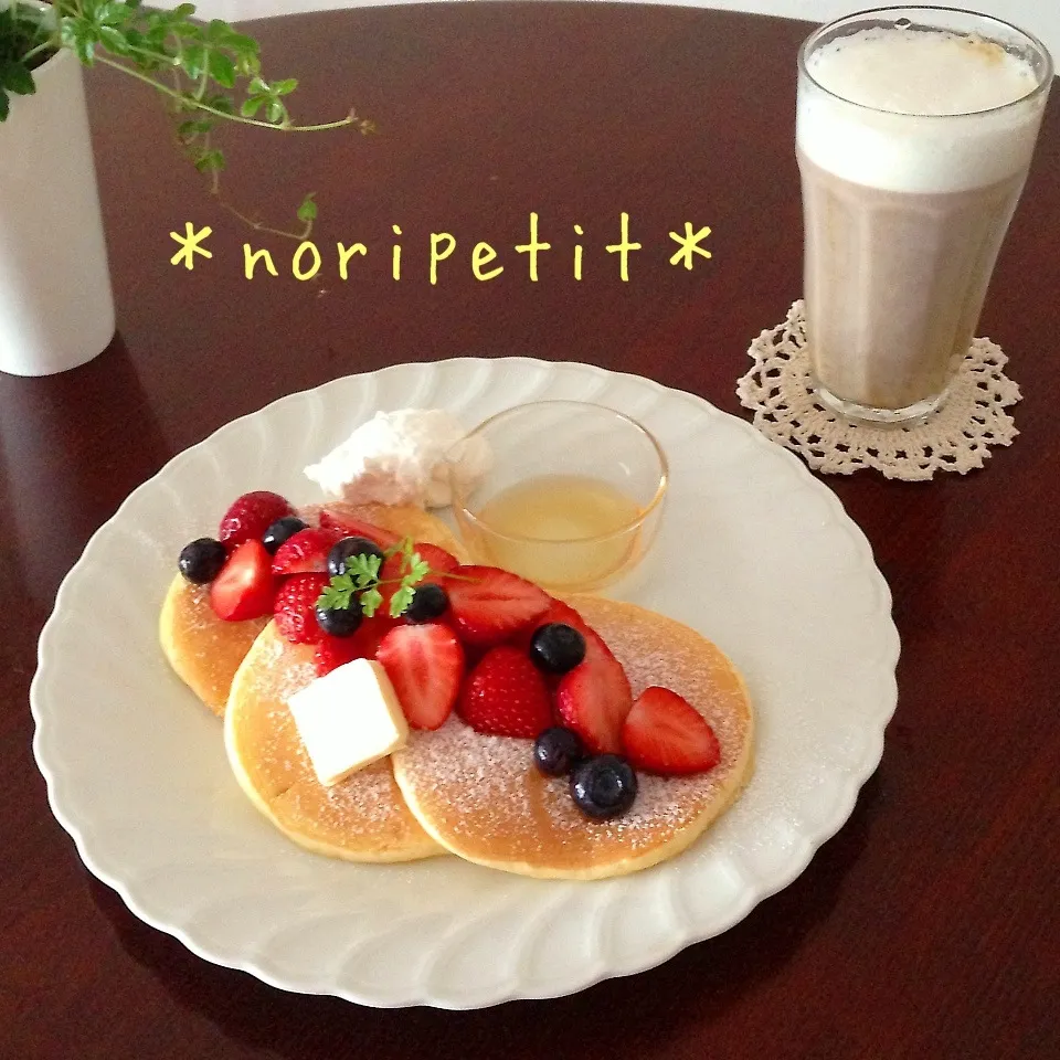 カフェ クッチーナ＆カンパニー風 ベリーベリーパンケーキ♡|noripetit(のりP)さん