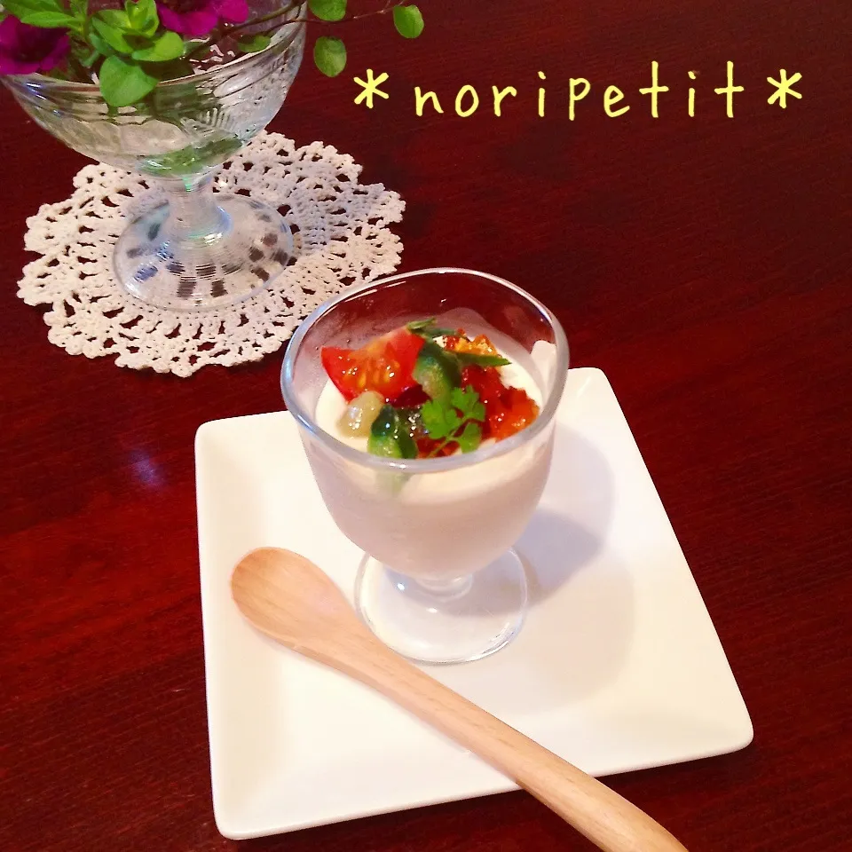 Snapdishの料理写真:おもてなしにも～簡単ひんやり とろーり豆腐on醤油ジュレ♡|noripetit(のりP)さん