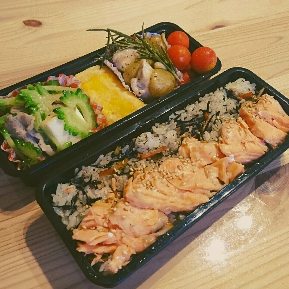 ひじきご飯に鮭のっけ丼＆ゴーヤーチャンプル弁当|あずきラテさん