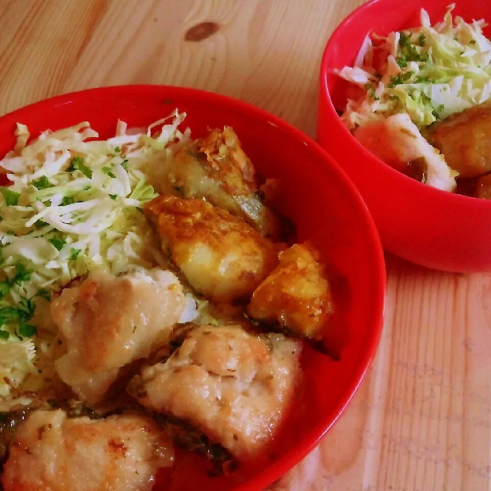 夜弁！梅ｼｿﾁｷﾝ＆鱈のｶﾚｰ味ｿﾃｰ丼|あずきラテさん