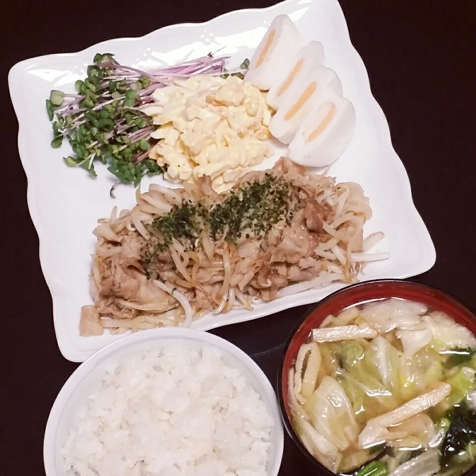 Snapdishの料理写真:豚肉ともやしの生姜炒め|Yukiさん