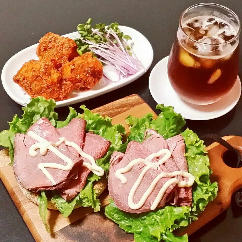 Snapdishの料理写真:ローストビーフのオープンサンド|Yukiさん