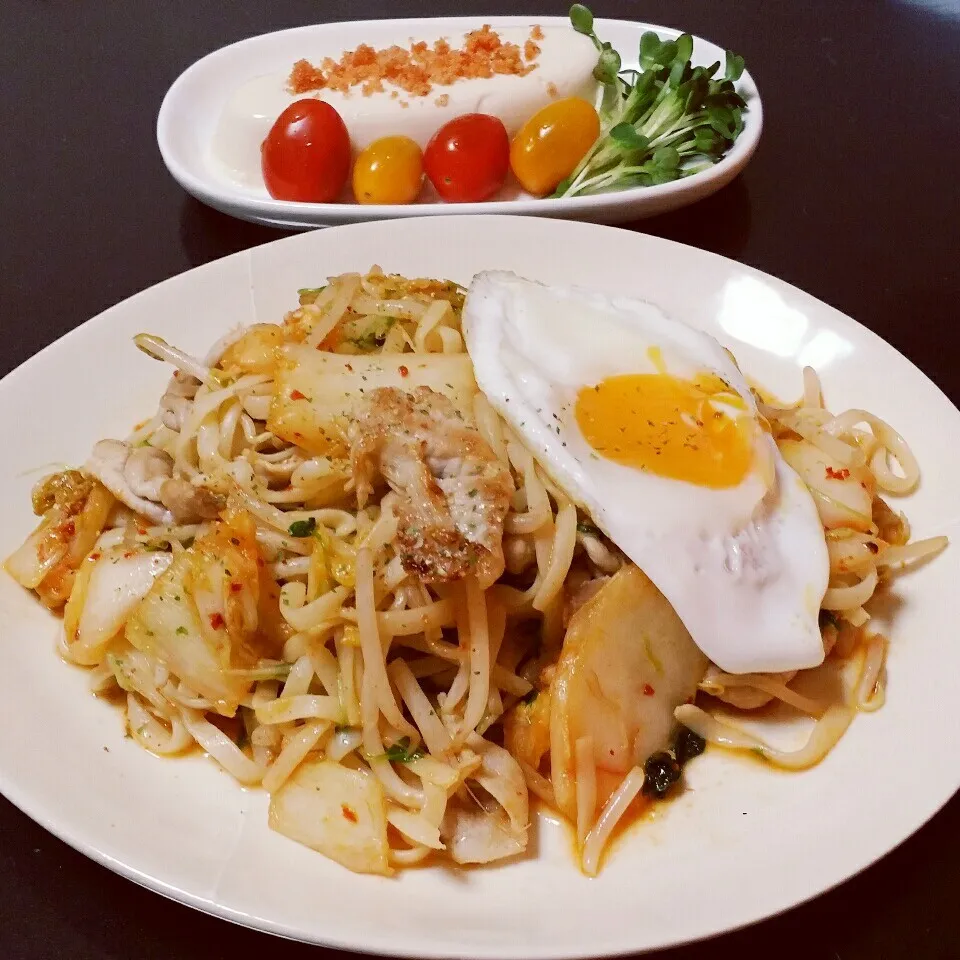 Snapdishの料理写真:✡糖質ゼロ麺のキムチ焼きうどん風（低糖質day）|Yukiさん