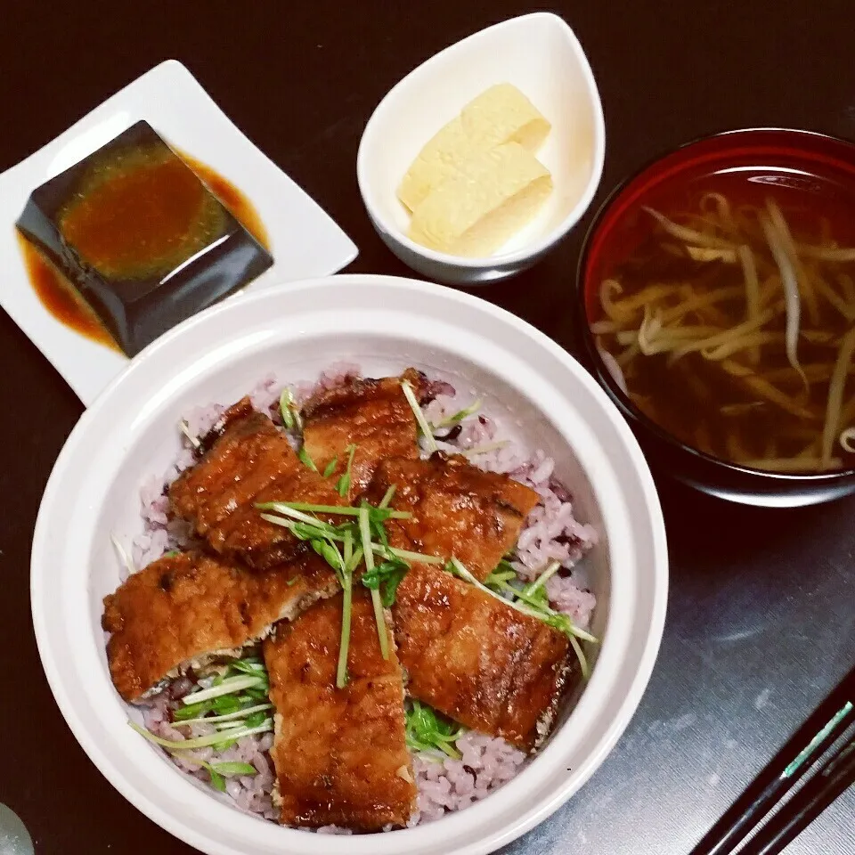 Snapdishの料理写真:秋刀魚の蒲焼き丼|Yukiさん