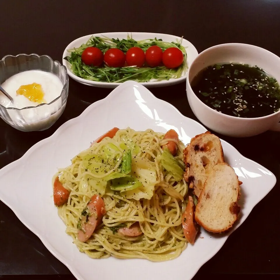 Snapdishの料理写真:春キャベツとソーセージのジェノベーゼパスタ|Yukiさん