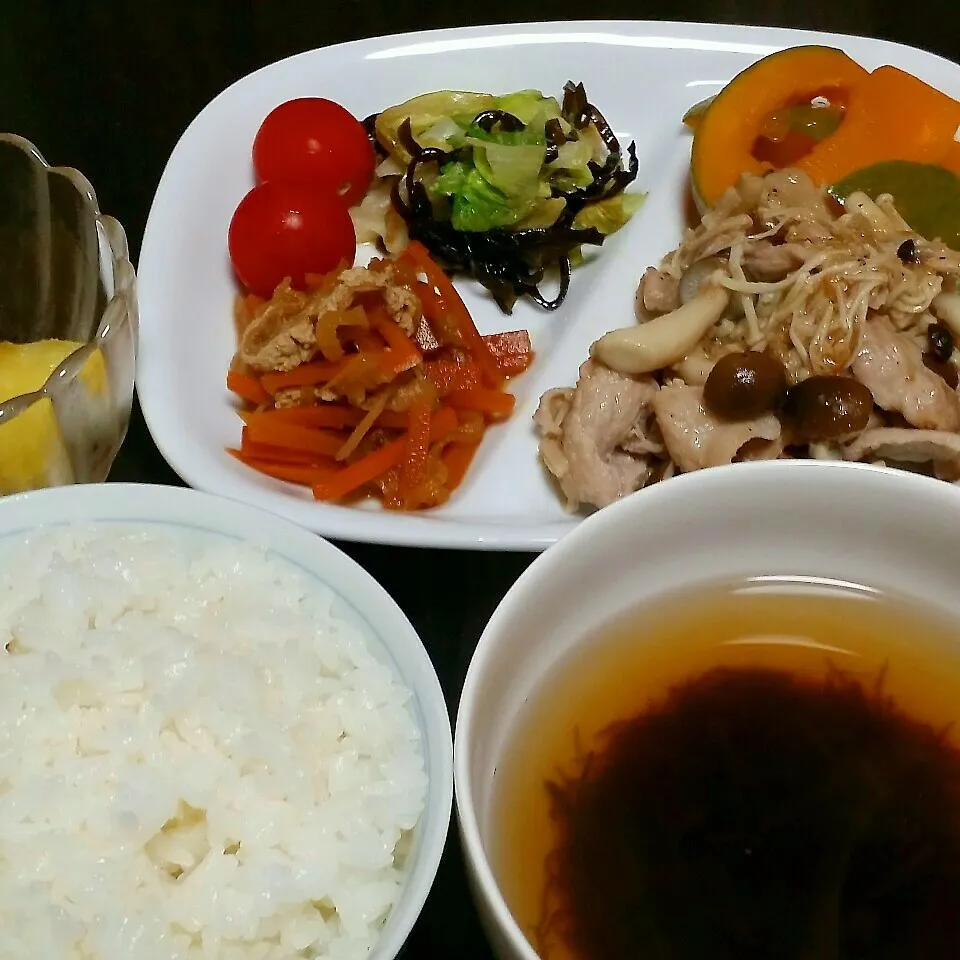 Snapdishの料理写真:豚肉ときのこのネギ塩炒め|Yukiさん