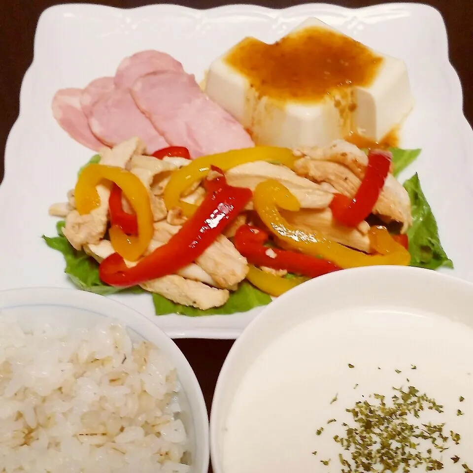 Snapdishの料理写真:鶏胸肉とパプリカのソテー |Yukiさん