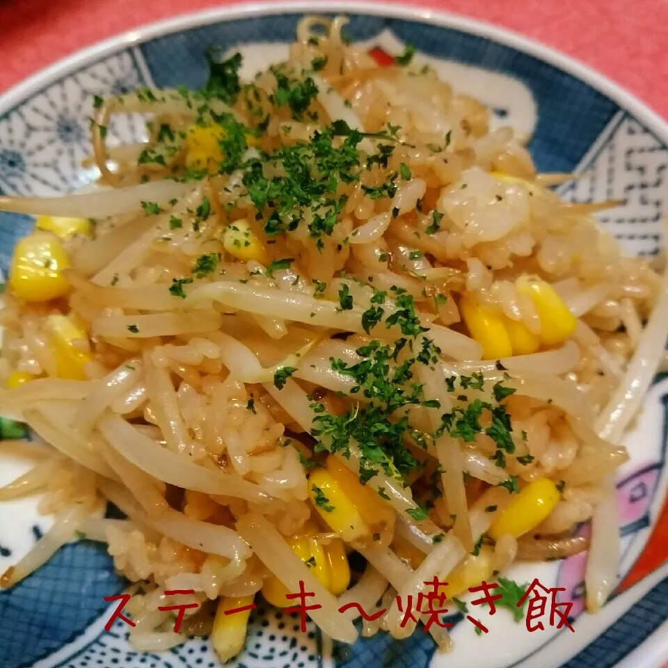 Snapdishの料理写真:ステーキ焼いたフライパンで焼き飯|@きなこさん