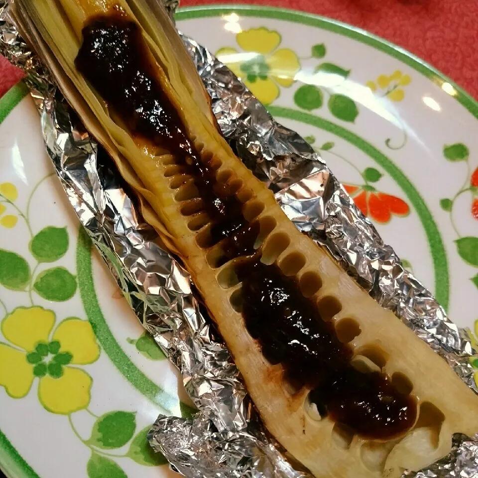 ホイルに包んで焼くだけ！くるみ味噌の焼き竹の子|@きなこさん